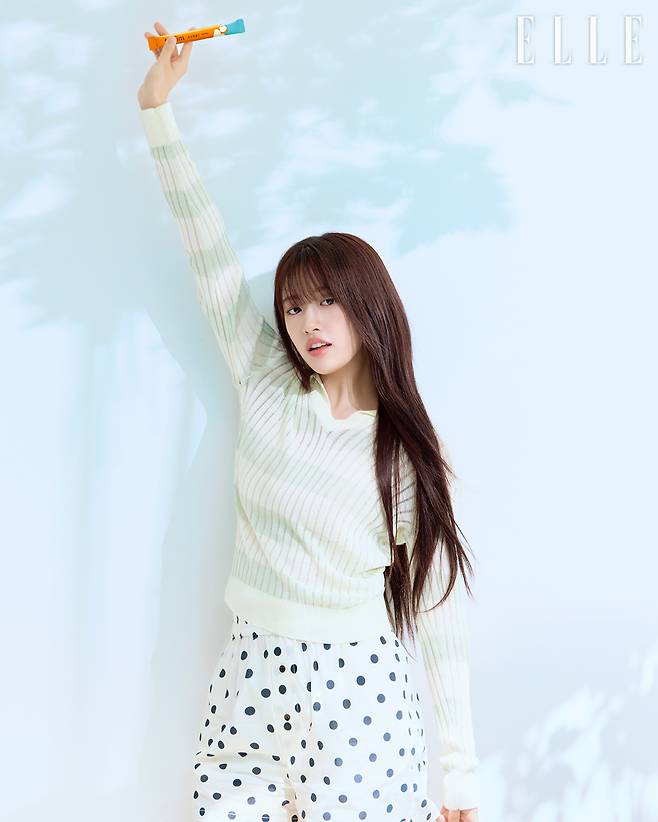 안유진, '안댕댕'과 '냉미녀' 사이