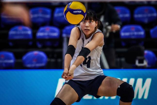 VNL 독일전에서 서브 리시브를 하고 있는 정윤주. /사진=FIVB 제공