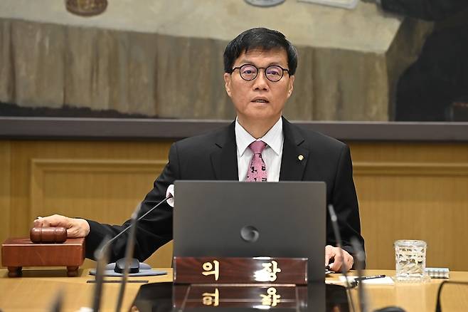 이창용 한국은행 총재가 지난 5월 29일 서울시 중구 한국은행 본관에서 금융통화위원회를 주재하고 있다. [사진 | 뉴시스]