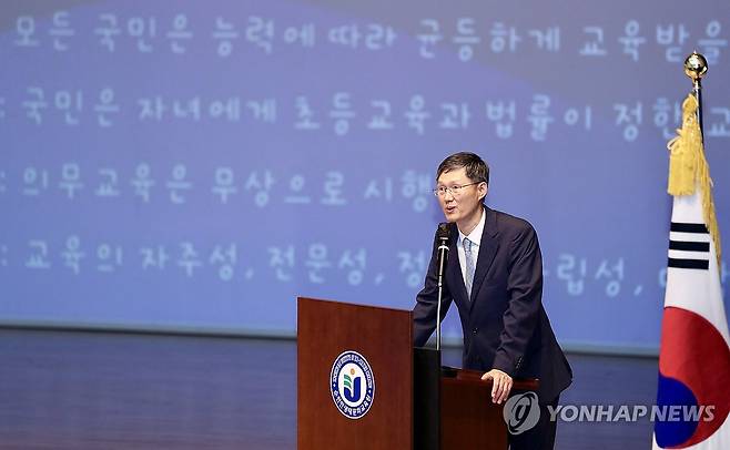 강연하는 문형배 전 헌법재판소장 권한대행 (순천=연합뉴스) 문형배 전 헌법재판소장 권한대행이 13일 전남 순천만생태문화교육원에서 강연하고 있다. 2025.6.13 [전남도교육청 제공. 재판매 및 DB 금지] sangwon700@yna.co.kr