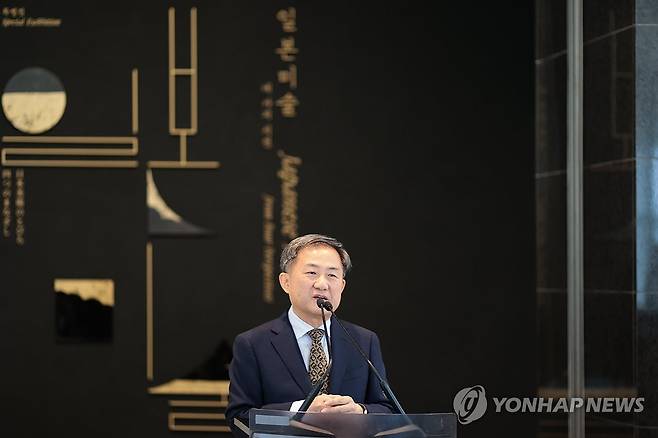 인사말하는 김재홍 국립중앙박물관장 (서울=연합뉴스) 류효림 기자 = 김재홍 국립중앙박물관 관장이 16일 서울 용산구 국립중앙박물관에서 열린 한일 국교 정상화 60주년 특별전 '일본미술, 네 가지 시선' 전 언론공개회에서 인사말을 하고 있다. 2025.6.16 ryousanta@yna.co.kr