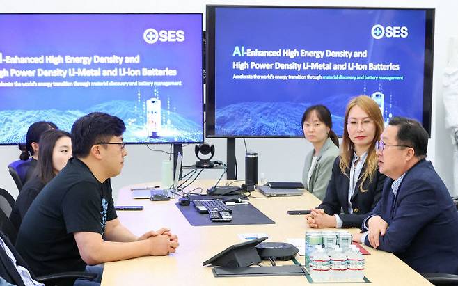 16일(현지시각) 이장우 대전시장이 리튬 메탈 배터리 상용화를 세계시장에서 가장 빠르게 추진하고 있는 SES AI의 미국 보스턴 본사를 방문해, 대전 투자 유치와 전략적 협력 방안을 논의했다. (사진= 대전시)