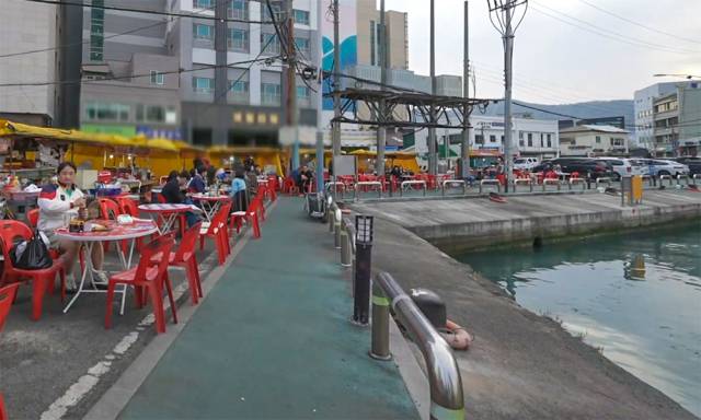 부산의 낭만을 즐길 수 있는 영도 포차거리. MBC '나혼자산다' 캡처