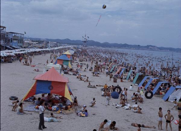 송도해수욕장 전성기 시절 모습.