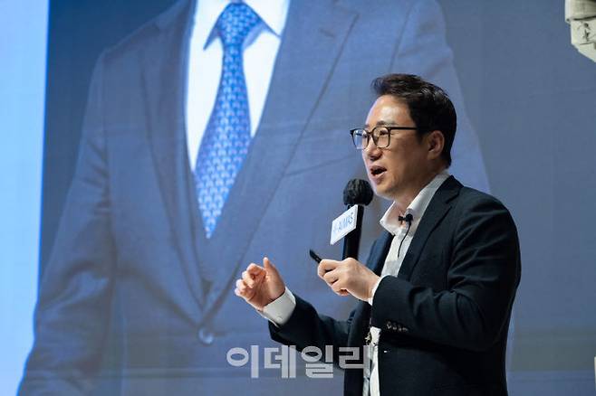 김기원 데이터노우즈 대표가 지난달 말 리치고 마스 설명회에서 올해 부동산 시장을 전망하고 있다. (사진=데이터노우즈)