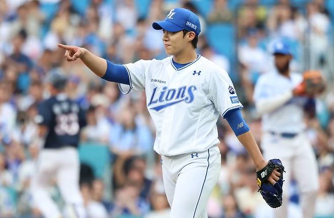 17일 대구 삼성라이온즈파크에서 열린 두산 베어스와 경기에 선발투수로 등판해 호투를 펼친 삼성 라이온즈 원태인