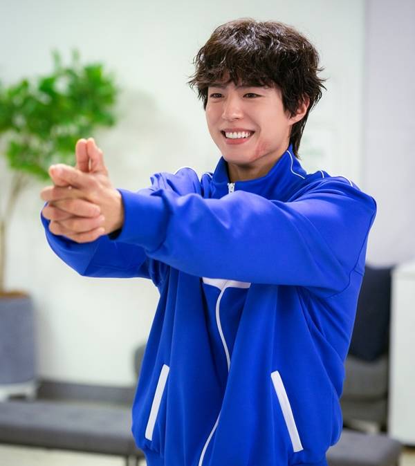 JTBC 토일드라마 '굿보이'의 박보검./사진=SLL, 스튜디오앤뉴, 드라마하우스스튜디오