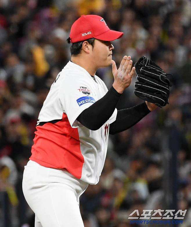 25일 광주 기아챔피언스필드에서 열린 KIA 타이거즈와 LG 트윈스의 경기. KIA 조상우가 7회 위기를 넘긴 뒤 환호하고 있다. 광주=박재만 기자 pjm@sportschosun.com/2025.04.25/