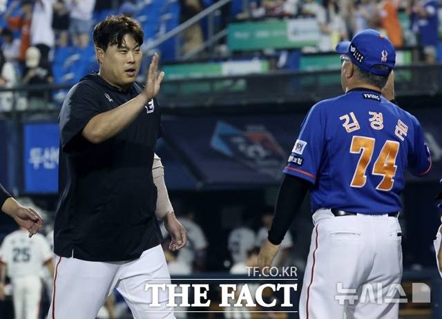 김경문 한화 감독으로선 30대 후반의 나이에 부상 전력이 있는 류현진의 선발 주기를 놓고 고민을 할 시점이다. /뉴시스