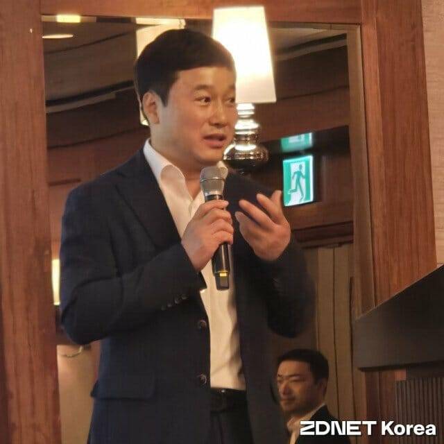 김병철 동아대 교수가 발표를하고 있다.