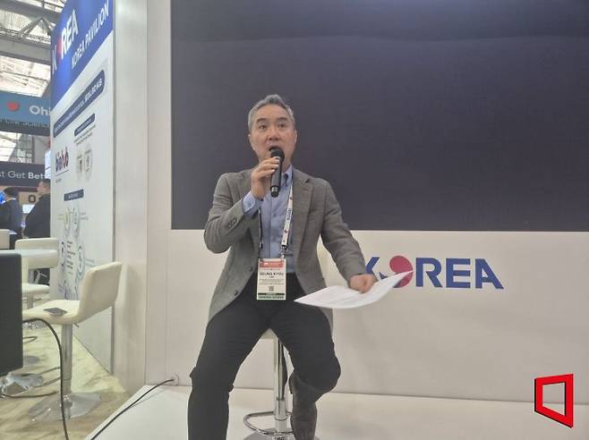 이승규 한국바이오협회 부회장이 16일(현지시간) 미국 보스턴에서 열린 '2025 바이오 인터내셔널 컨벤션 2025' 한국관 부스에서 기자간담회를 진행하고 있다. 최태원 기자