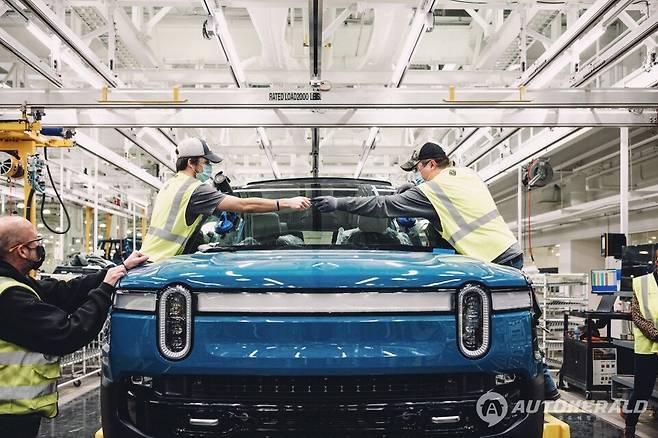 4월 미국 내 전기차 신규 등록 대수가 14개월 만헤 감소했다(리비안 조립공장)