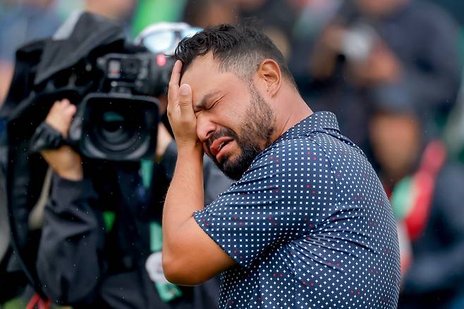 JJ 스펀이 16일 오크몬트 컨트리 클럽에서 열린 125회 US오픈에서 우승을 차지하고 감격의 눈물을 흘리고 있다. /EPA 연합뉴스