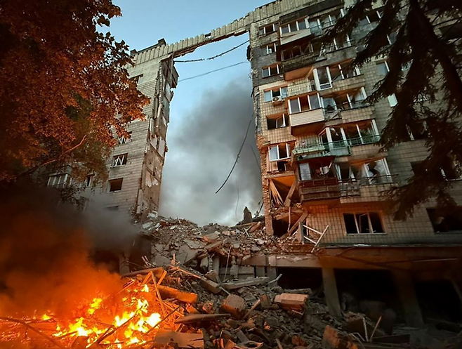 러시아의 공습에 파괴된 키이우의 아파트 ⓒ연합뉴스