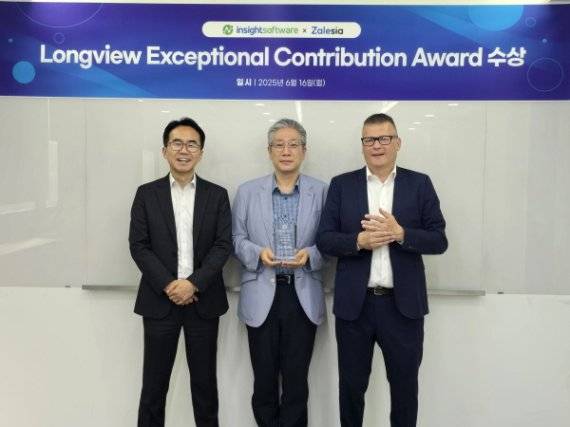좌측부터 잘레시아 김명석 부사장, 잘레시아 최병욱 본부장, Insightsoftware APAC 채널 매니저 Ralf Domnick