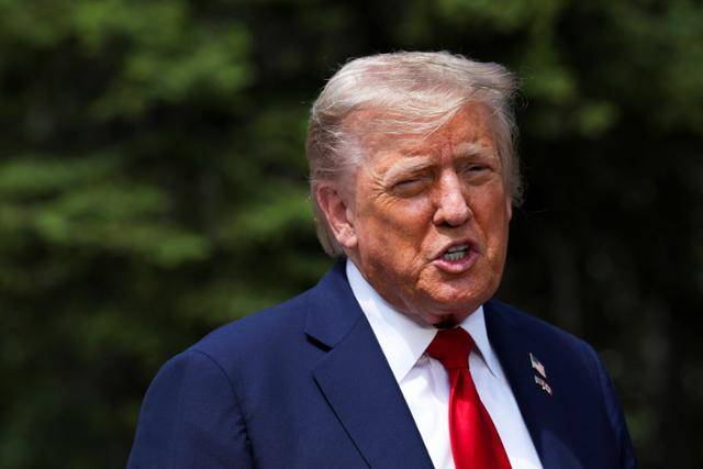 도널드 트럼프 미국 대통령이 16일 캐나다 앨버타주 캐내내스키스에서 열린 주요 7개국(G7) 정상회의에 참석해있다. 캐내내스키스=AP 연합뉴스