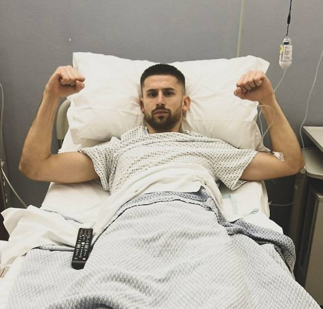 발목이 골절돼 수술을 받은 토트넘 골키퍼 비카리오. 사진=비카리오 SNS