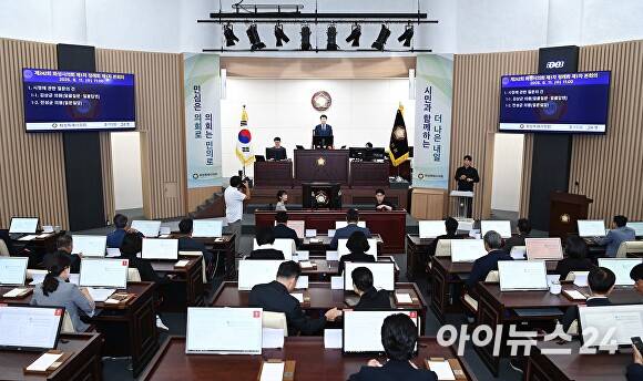 화성시의회 '제242회 1차 정례회 제2차 본회의' 모습 [사진=화성특례시의회]