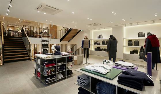 LF가 올 하반기 국내 패션업체 중 최초로 인도에 헤지스 단독 브랜드 매장을 오픈한다. 사진은 서울 명동에 있는 헤지스 스페이스 H 매장 전경. 사진 LF