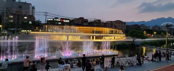 16일 개장한 서울 강북구 우이천 수변활력거점 야경 사진. [사진 서울시]