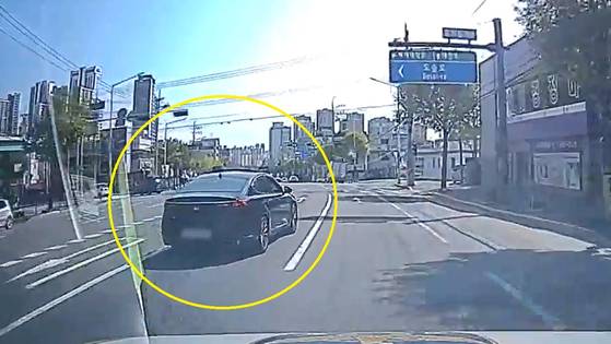 지난 4월 26일 오전 대전 서구 도마동의 한 도로에서 음주상태로 차량을 몰던 운전자가 경찰의 정지 요청을 무시하고 도주하고 있다. [사진 대전경찰청]