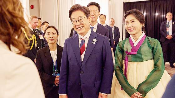 이재명 대통령과 김혜경 여사가 16일(현지시간) 캐나다 캘거리 한 호텔에서 열린 캐나다 앨버타 주수상 주최 주요 7개국(G7) 정상회의 초청국 리셉션에 참석했다. 김현동 기자