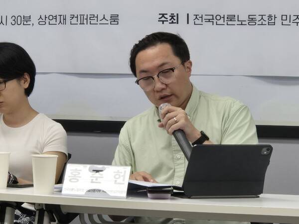 ▲고정현 언론노조 SBS본부장이 16일서울 중구 모임공간 상연재 회의실에서 진행된 '2025 대선 보도, 무엇이 문제였나' 좌담회에서 발제하고 있다. 사진=김예리 기자