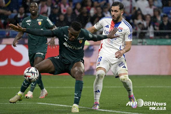 셰르키는 이어 “나는 맨시티의 우승을 돕고자 한다. 나는 나만의 이야기를 써 내려갈 것이다. 나는 로드리가 발롱도르를 수상한 걸 봤다. 로드리 이후엔 내가 맨시티 소속으로 발롱도르를 받고 싶다. 나는 맨시티란 팀이 아주 좋다. 클럽, 시스템, 도시 모든 게 완벽하다. 나는 맨시티 유니폼을 입고 뛰는 모든 경기에서 승리하고 싶다”고 했다. 사진=AFPBBNews=News1