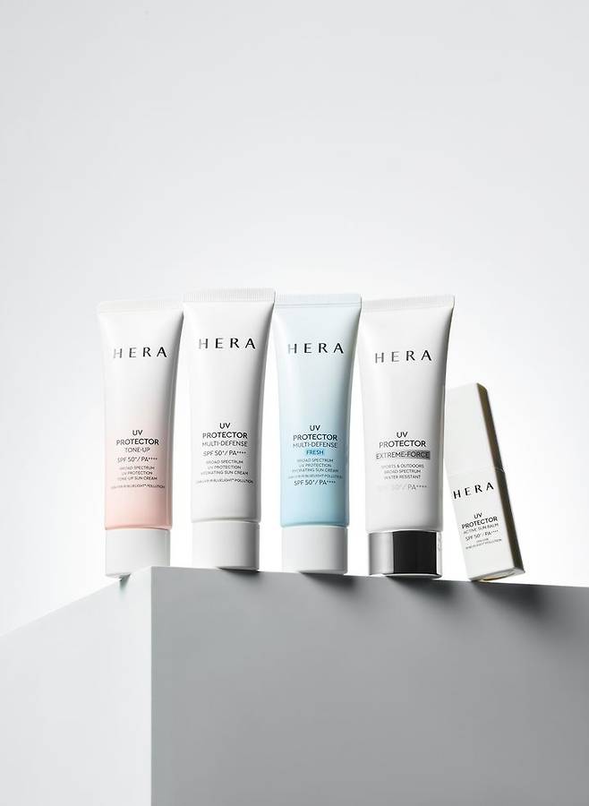 [서울=뉴시스] 아모레퍼시픽은 헤라의 선 케어 라인인 'UV 프로텍터’가 누적 판매 1000만개를 돌파했다고 17일 밝혔다.(사진=아모레퍼시픽 제공) *재판매 및 DB 금지