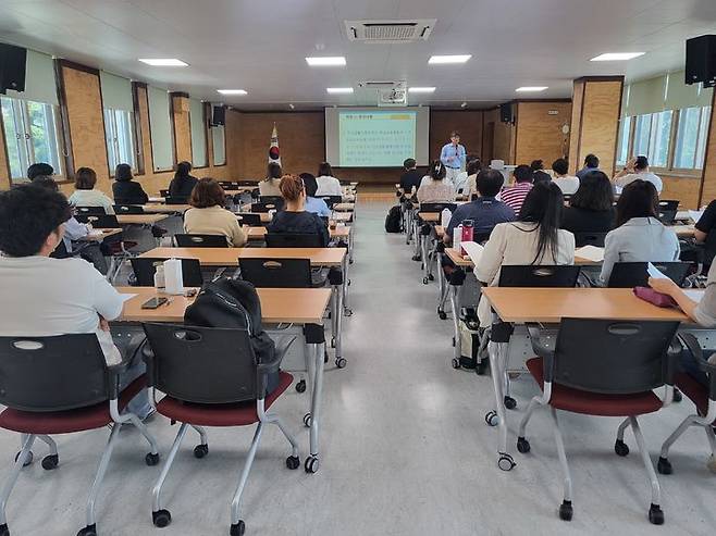 [창녕=뉴시스] 창녕교육지원청이 학교생활기록부 기재요령 연수를 하고 있다. 본 기사와 직접 관련 없음. (사진=창녕교육지원청 제공) 2024.05.31. photo@newsis.com *재판매 및 DB 금지