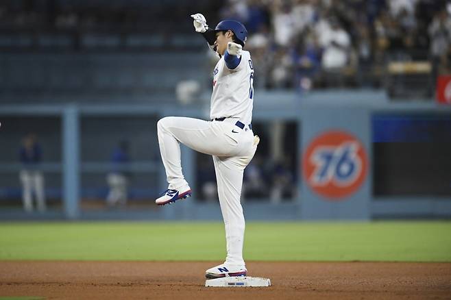 다저스 오타니는 17일(한국시간) ‘2025 메이저리그(MLB)’ 샌디에이고전에서 1번타자겸 선발투수로 나섰다. 663일 만에 선발등판해 1이닝 1실점을 기록했다. 타자로는 4타수 2안타 2타점으로 맹활약했다. LA｜AP뉴시스
