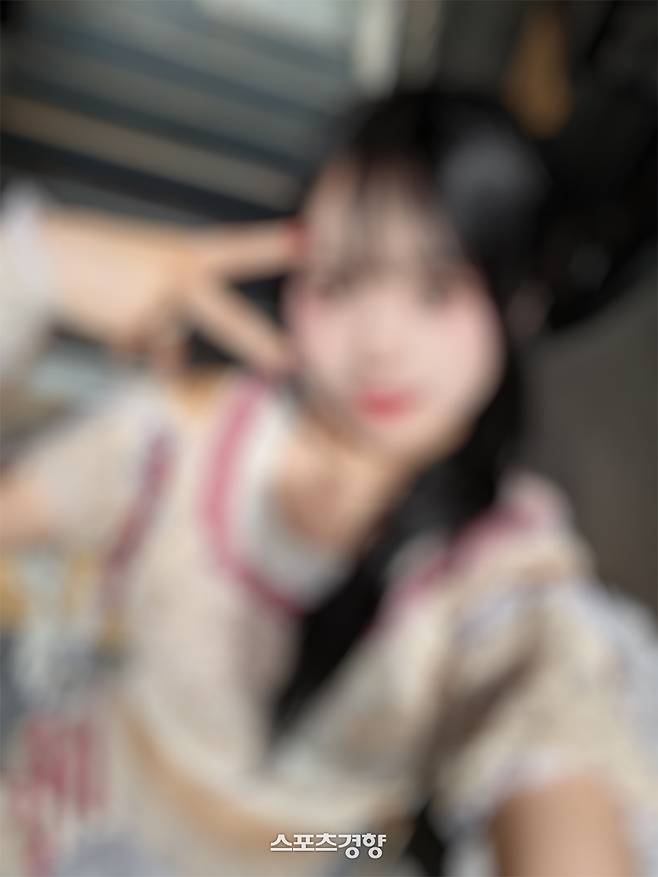 JDB엔터테인먼트 대표 A씨와 불륜설이 제기된 아이돌 멤버 B씨. 공식 엑스 계정 캡처