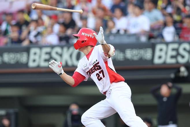 ▲ 17일 광주 kt전에서 1회 결정적인 3타점 적시타를 치며 팀 승리에 공헌한 김호령 ⓒKIA타이거즈