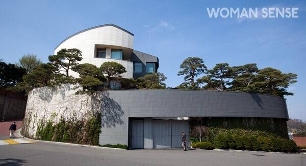 구연경 LG복지재단 대표가 15년간 살았던 태원빌라를 팔고, 친정집으로 들어갔다.&nbsp; 사진=우먼센스DB