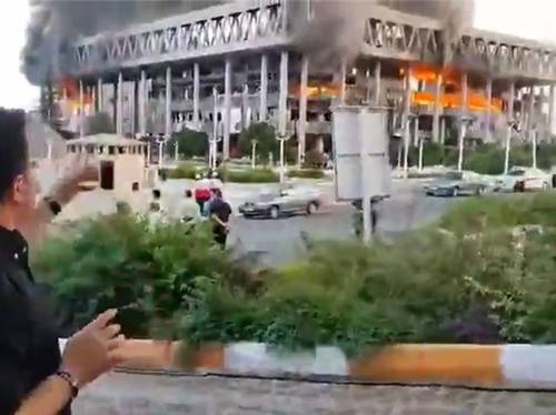 이스라엘에 폭격당한 이란국영방송 본사 [독자 제공. 연합뉴스 재판매 및 DB 금지]