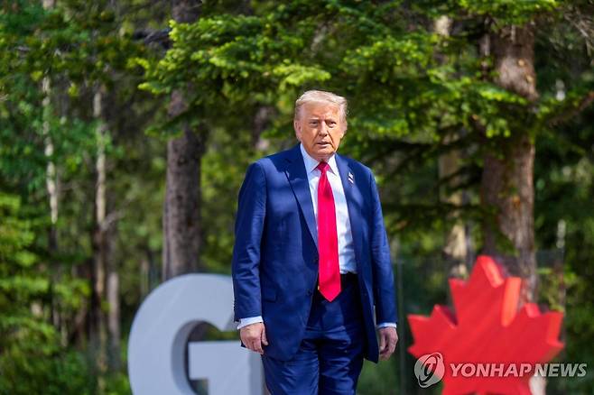 G7 회의장 도착한 트럼프 미 대통령 [캐내내스키스[캐나다 앨버타州] AFP=연합뉴스. 재판매 및 DB 금지]