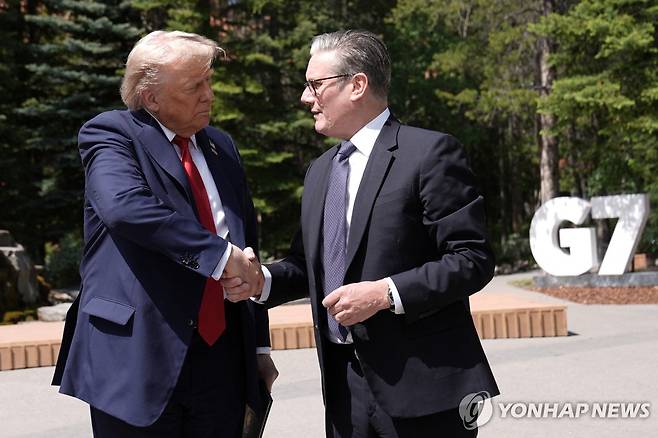 도널드 트럼프 미국 대통령(왼쪽)과 키어 스타머 영국 총리 [로이터=연합뉴스. 재판매 및 DB 금지]