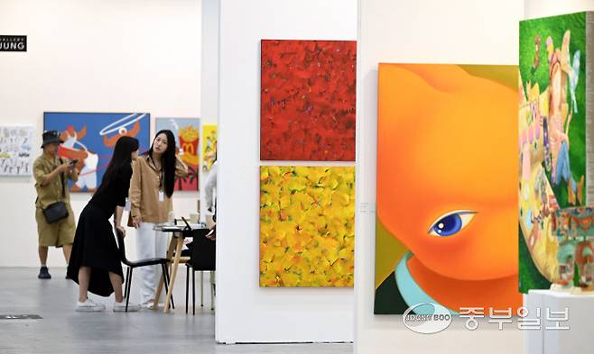 2024 화랑미술제 in 수원 운영 장면. 중부일보DB