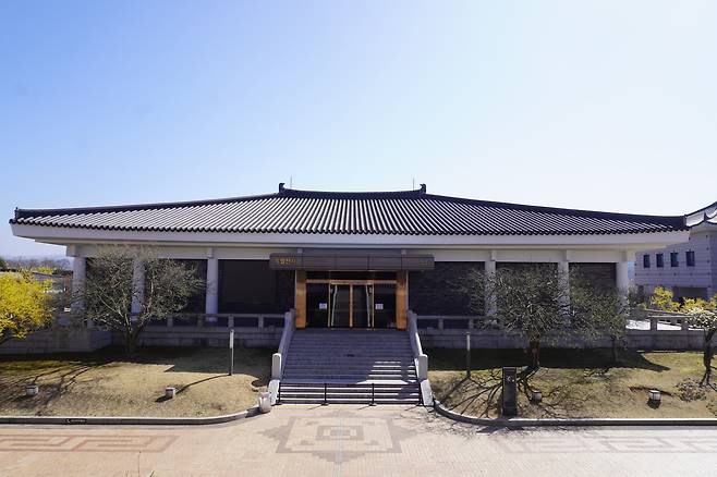 국립경주박물관 특별전시실. 고려 상형청자 전이 8월 24일까지 국립경주박물관 특별전시실에서 열린다.