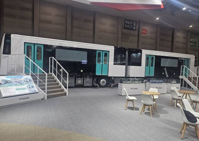 양산시 도시철도 1호선에 투입될 예정인 무인운전 경전철 차량. 고무차륜 방식을 채택해 주행 소음이 적고, 급곡선 및 경사 구간에서도 안정적인 운행이 가능한 것이 특징이다. 우진산전 제공