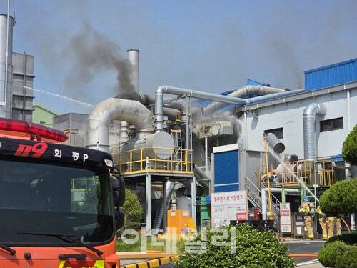 동일고무밸트 화재.(사진=부산소방본부)