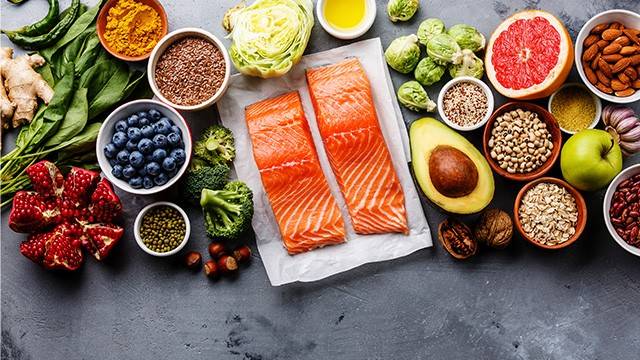 잘못된 식생활과 부족한 영양 섭취는 폐경기 증상을 악화시킬 수 있다｜출처: 클립아트코리아