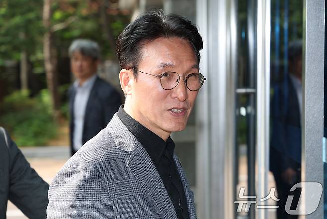 김민석 국무총리 후보자가 18일 오전 서울 종로구 통의동 금융감독원 연수원에 마련된 인사청문회 준비 사무실로 출근을 하고 있다. 2025.6.18/뉴스1 ⓒ News1 임세영 기자