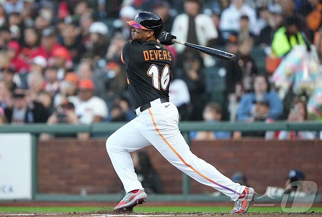 라파엘 데버스는 샌프란시스코 자이언츠 이적 데뷔전에서 안타 2개를 때렸다. ⓒ AFP=뉴스1