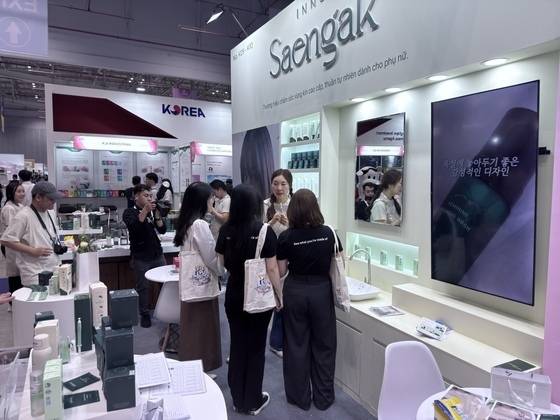 HLB그룹은 지난 5일(현지시간) 베트남 호찌민에서 개최된 2025 베트남 국제 프리미엄 소비재전에 참가해 여성 전문 케어 브랜드 이너생각을 선보였다. (HLB그룹 제공)