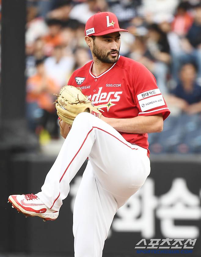 17일 대전 한화생명볼파크에서 열린 SSG-한화의 더블헤더 2차전. 선발투수 화이트가 투구하고 있다. 대전=정재근 기자 cjg@sportschosun.com/2025..5.17/