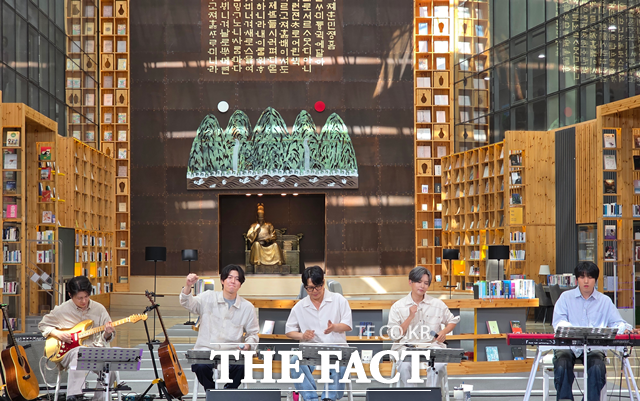 JTBC 예능프로그램 '비긴어게인 오픈마이크' 세종편 녹화가 지난 11일 오후 1시 세종특별자치시청 내 한글사랑 세종 책문화센터에서 진행됐다. /세종=최수빈 기자