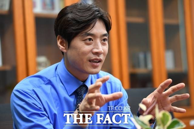 한준호 더불어민주당 최고위원은 김민석 국무총리 후보자에 대한 의혹 제기를 연일하고 있는 주진우 국민의힘 의원을 향해 "2005년생 아들이 7억원 이상의 예금을 보유하고 있다는데 국회의원 아빠 없는 사람은 어디 서러워서 살겠나"라고 직격했다. /남윤호 기자