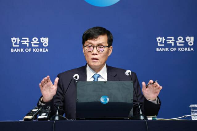이창용 한국은행 총재가 질문에 답변하고 있다.(사진=한국은행)