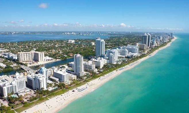 부동산을 사려는 사람보다 팔려는 사람이 3배 많은 미국 마이애미 전경. 펙셀스